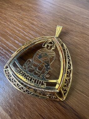 Vintage 1970s Gold Aquarius Zodiac Filgree Pendant